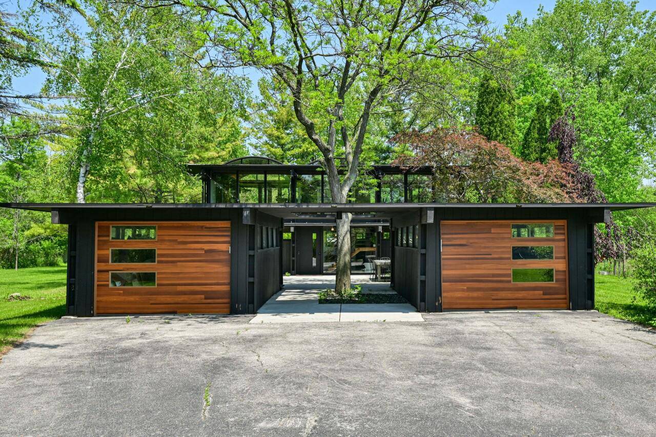 9470 N Sleepy Hollow LANE, Bayside, WI 53217