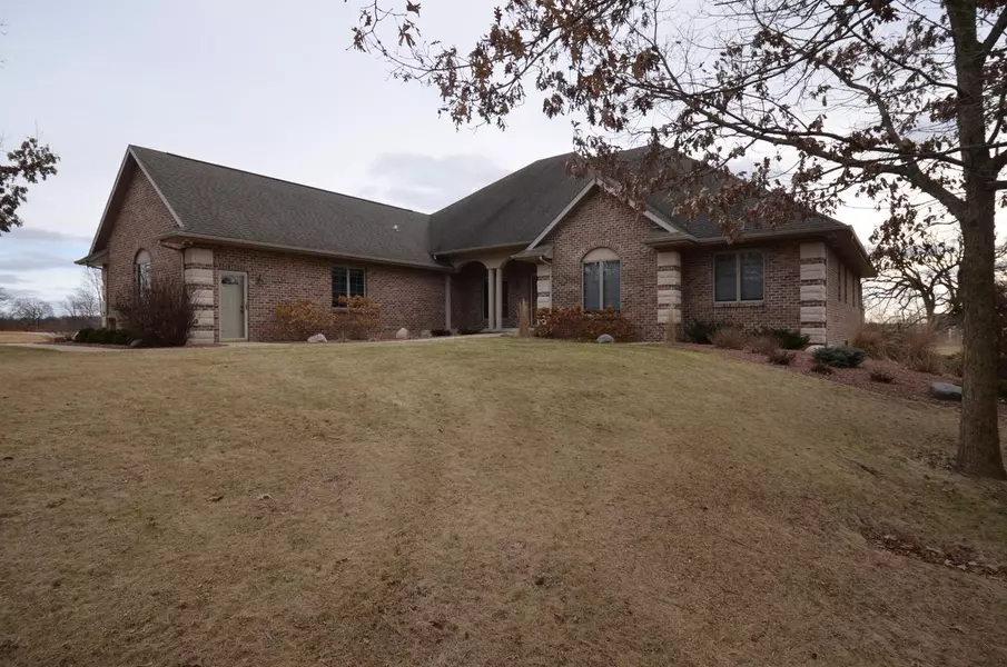 W8167 Nature DRIVE, Whitewater, WI 53190