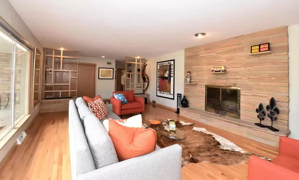 Wauwatosa, WI 53213,7525 Maple TERRACE