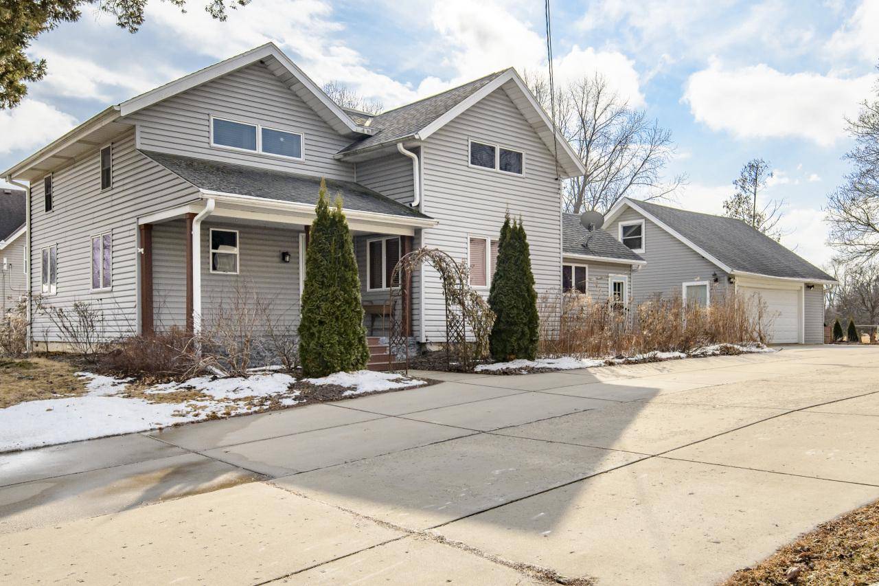 N8327 North STREET, Ixonia, WI 53036