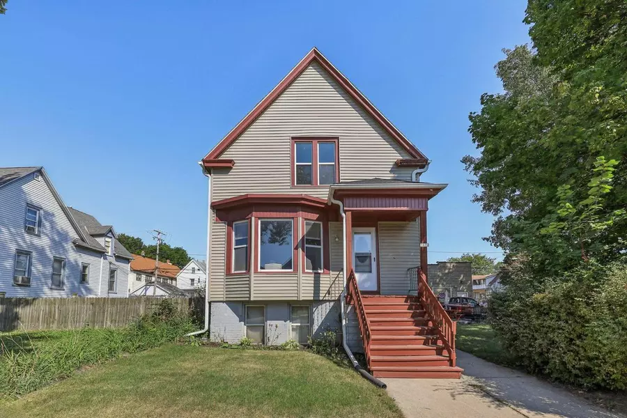 3672 E Munkwitz AVENUE, Cudahy, WI 53110