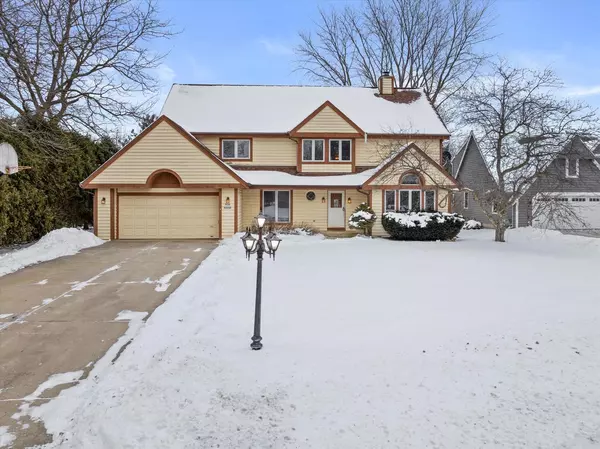 W164N11136 Kings WAY, Germantown, WI 53022