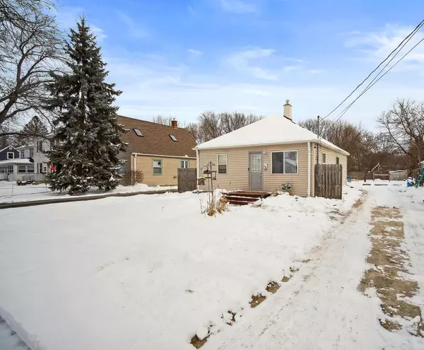 709 Sylvan TERRACE, Waukesha, WI 53188