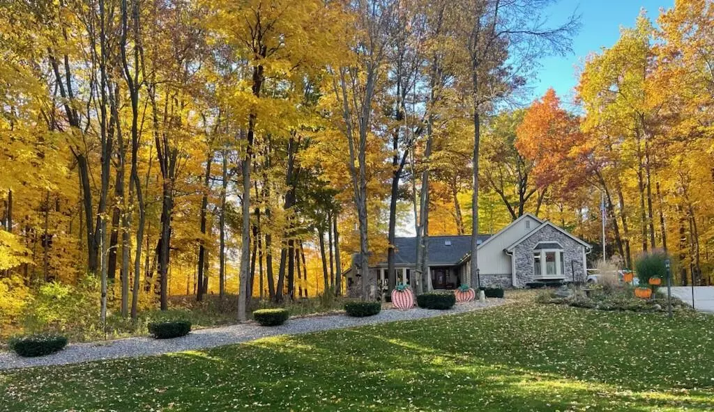 5369 Woodstone DRIVE, Slinger, WI 53086