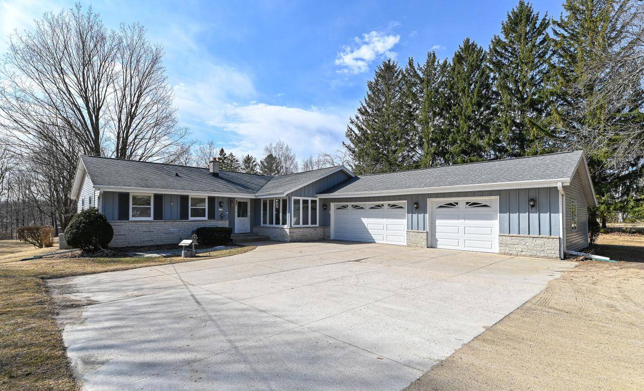 2729 Newark DRIVE, West Bend, WI 53090