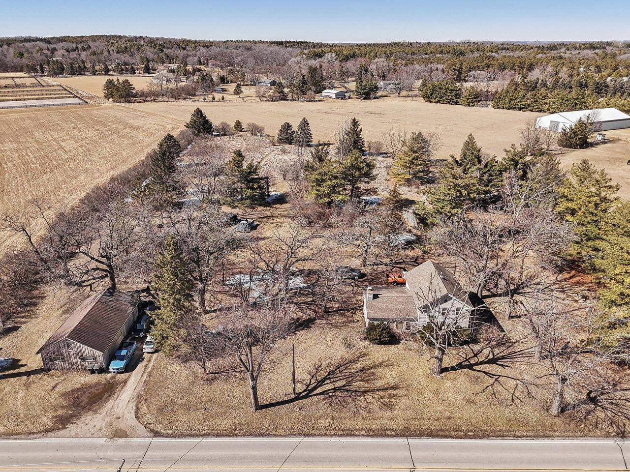W324S3711 County Road E, Dousman, WI 53118