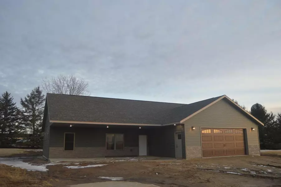 220 Gjere AVENUE N, Caledonia, MN 55921
