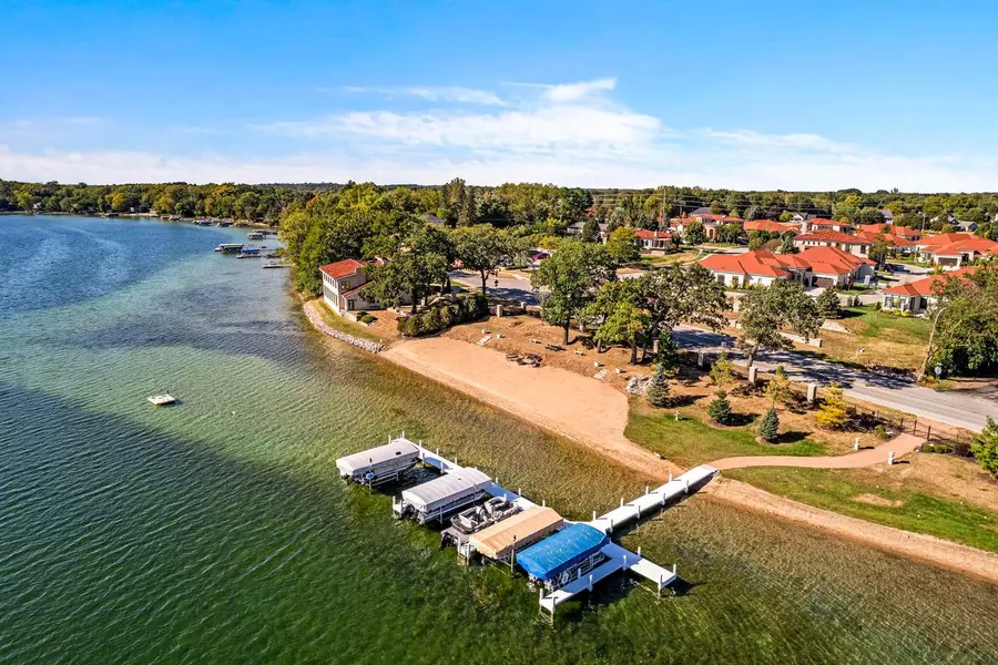 1622 Saint Andrews DRIVE #14, Oconomowoc, WI 53066