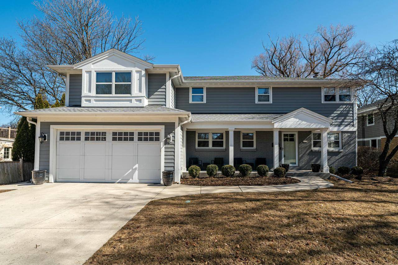 5028 N Lake DRIVE, Whitefish Bay, WI 53217