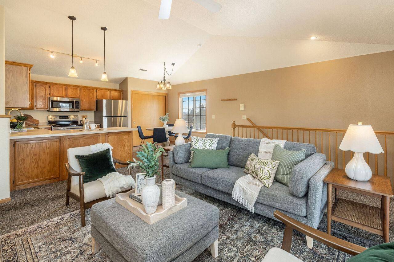 Grafton, WI 53024,835 Cheyenne AVENUE #H
