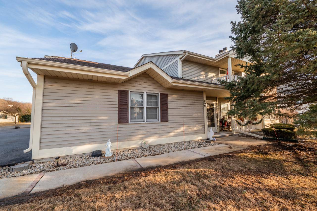 806 Canterberry COURT #A, West Bend, WI 53090