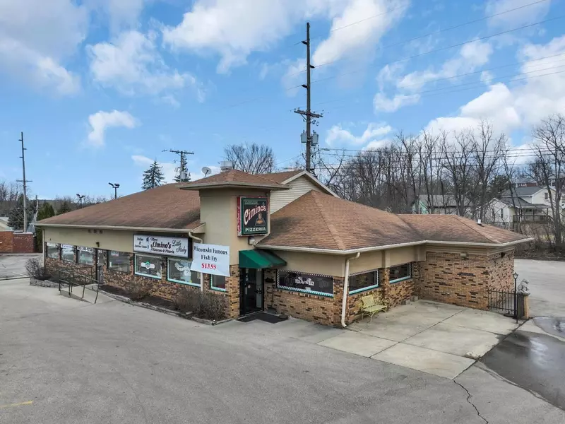 131 Wells STREET, Lake Geneva, WI 53147