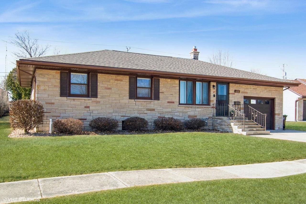 233 Grand BOULEVARD, Mayville, WI 53050