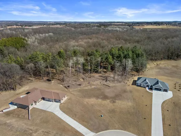 5788 THULL COURT,  West Bend,  WI 53095