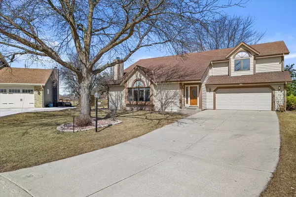 4136 S Regal Manor COURT,  New Berlin,  WI 53151