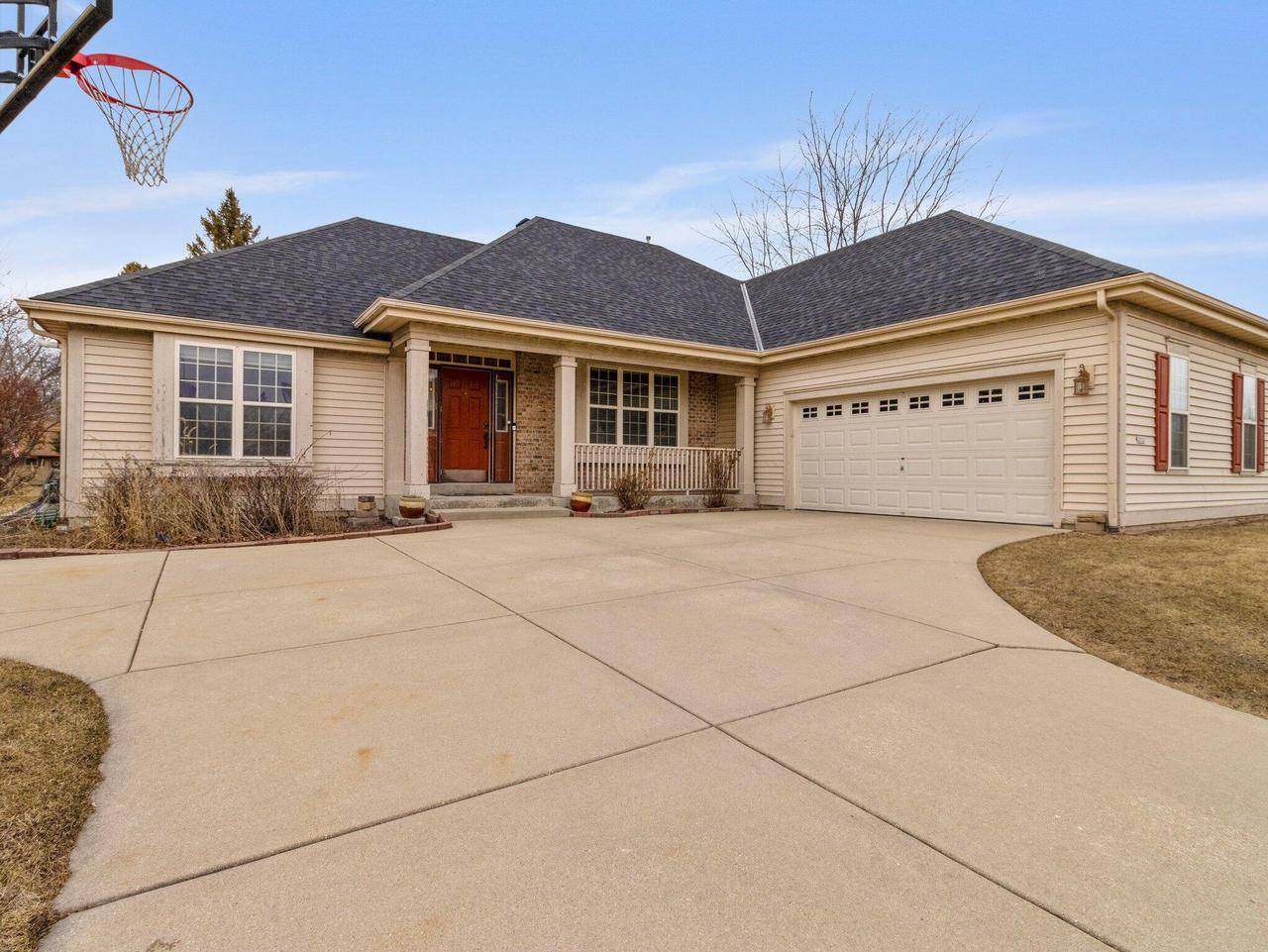 3838 E Stargrass LANE, Oak Creek, WI 53154