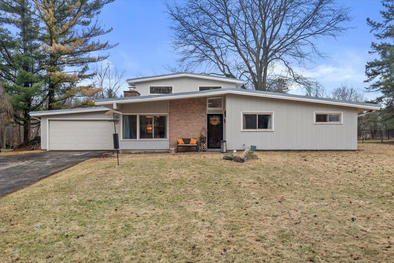 3103 W Riverland DRIVE, Mequon, WI 53092