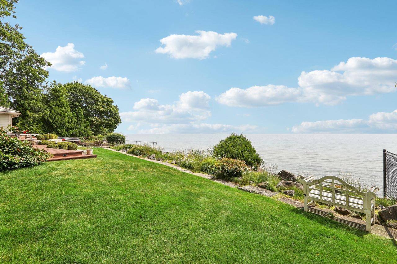 7152 N Beach DRIVE, Fox Point, WI 53217