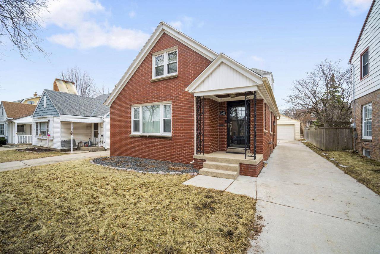 2966 S 45th STREET, Milwaukee, WI 53219