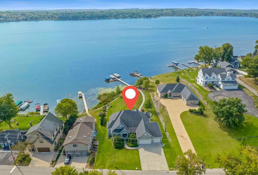 712 Kopmeier DRIVE, Pewaukee, WI 53072