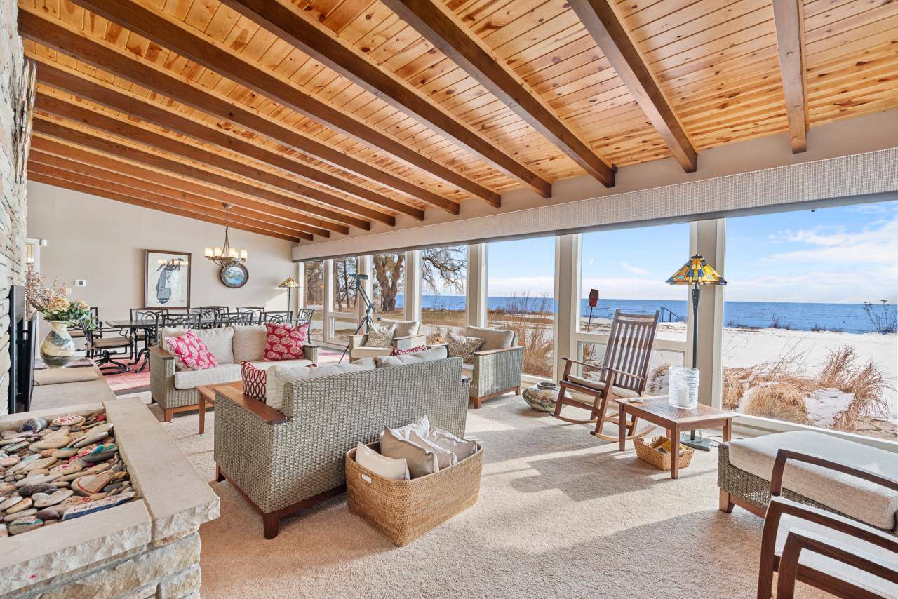 Cleveland, WI 53015,1411 Lakeshore DRIVE