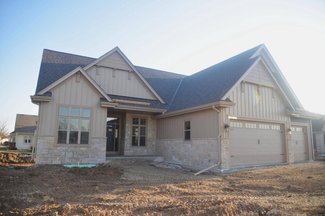 W208N16281 Renee WAY, Jackson, WI 53037