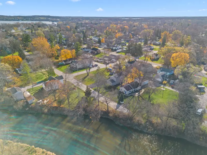 325 W PARK STREET, Silver Lake, WI 53170