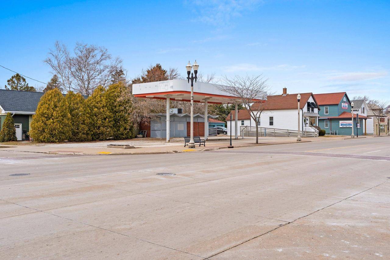 Two Rivers, WI 54241,2106 Washington STREET