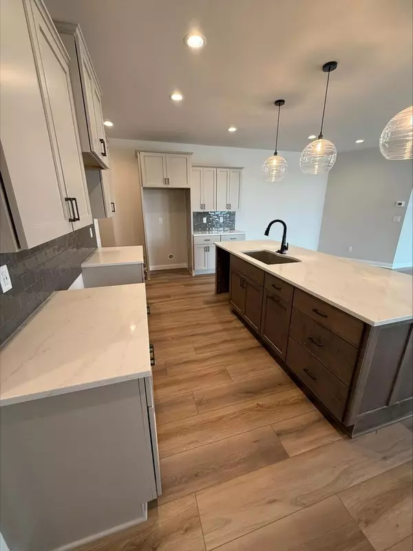 Grafton, WI 53024,880 S Verona CIRCLE #27