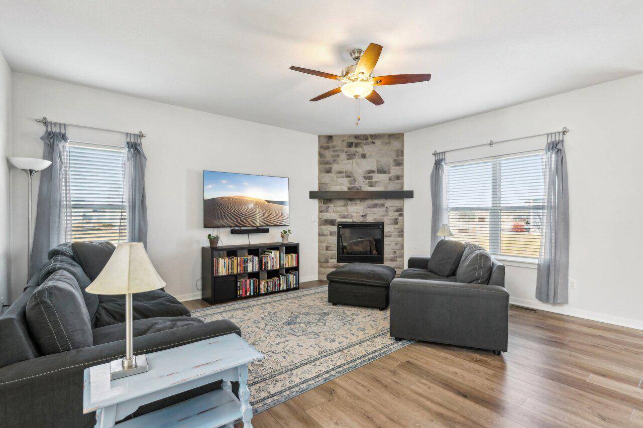 Summit, WI 53066,35230 Winnebago COURT