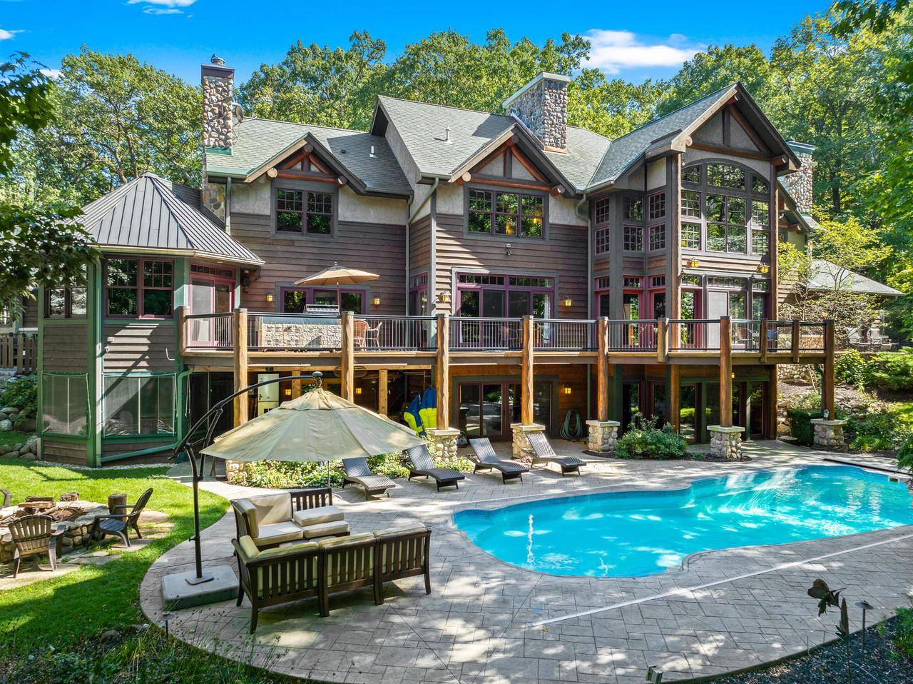 W4469 S Lakeshore DRIVE, Lake Geneva, WI 53147