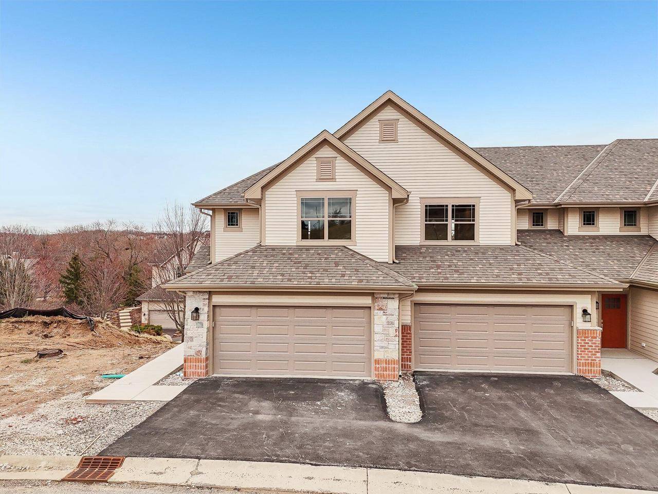 Brookfield, WI 53045,165 Aerie CIRCLE #104