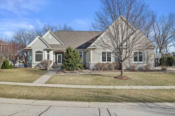 550 Lake Bluff DRIVE, Oconomowoc, WI 53066