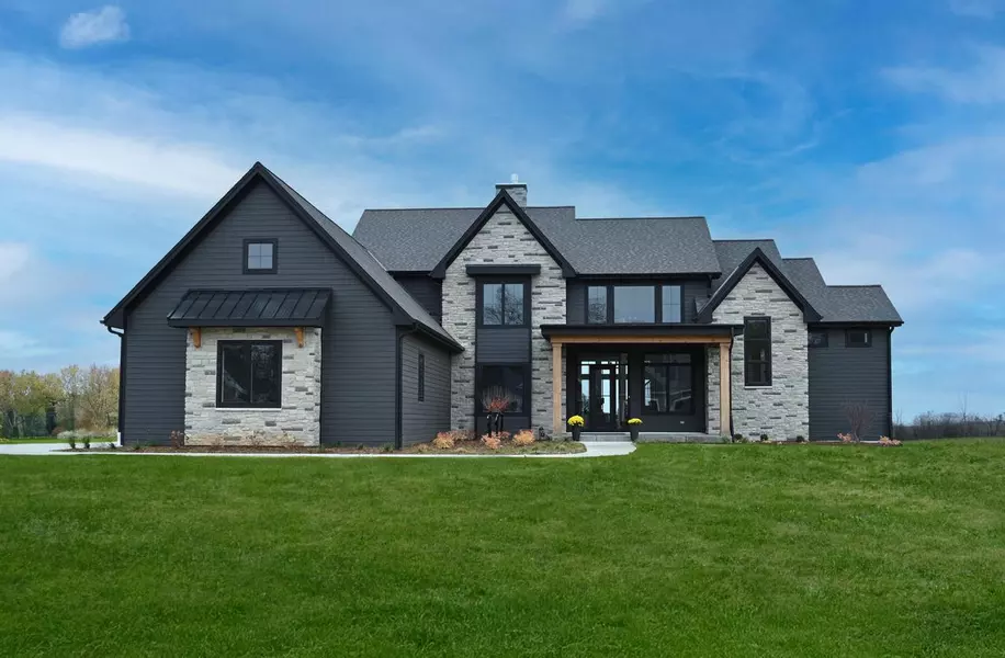 2819 Windward LANE, Delafield, WI 53018