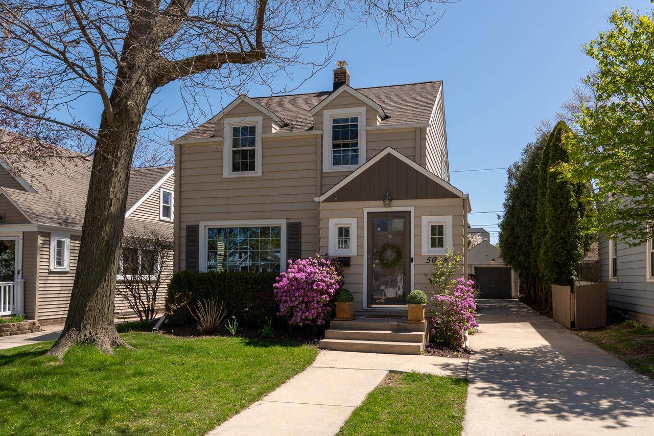 5048 N Berkeley BOULEVARD, Whitefish Bay, WI 53217