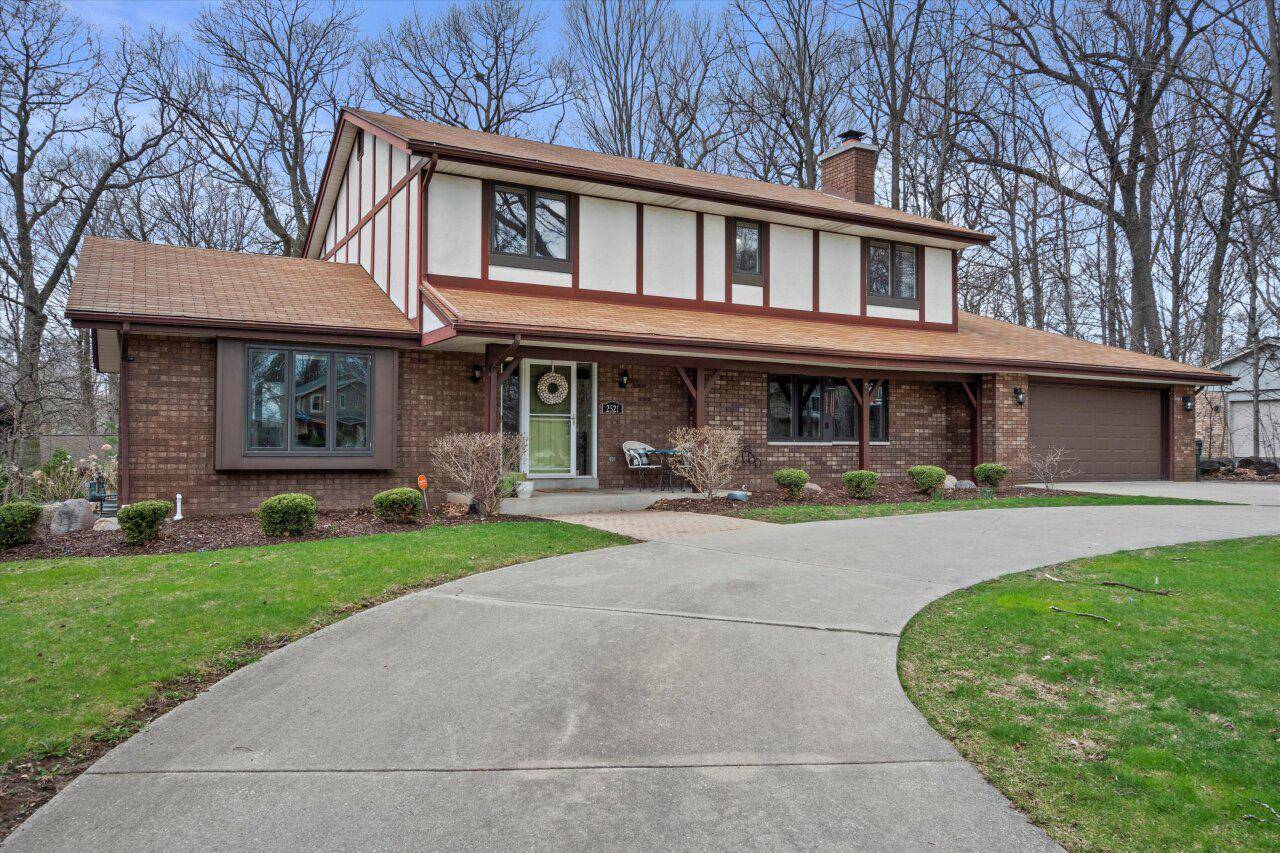 2521 W Wending DRIVE, Glendale, WI 53209