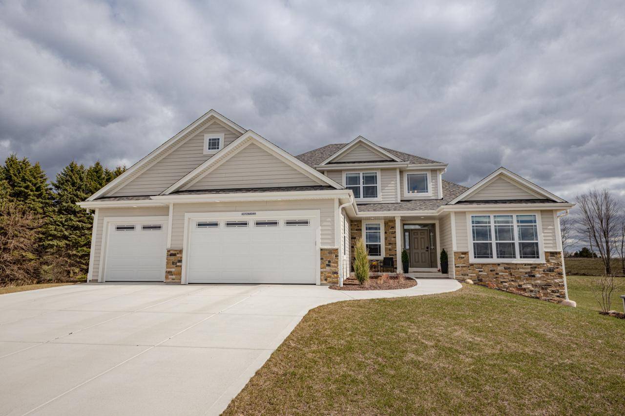 W272N4844 Golden Pheasant WAY, Pewaukee, WI 53072