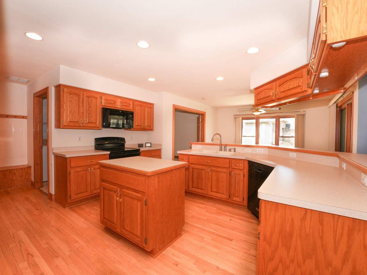 Franklin, WI 53132,8800 W Marshfield COURT