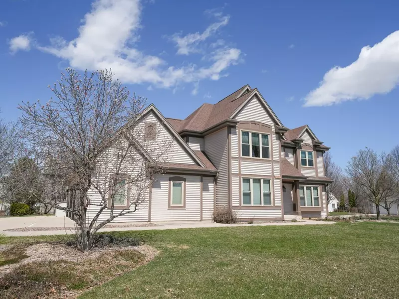 8800 W Marshfield COURT, Franklin, WI 53132