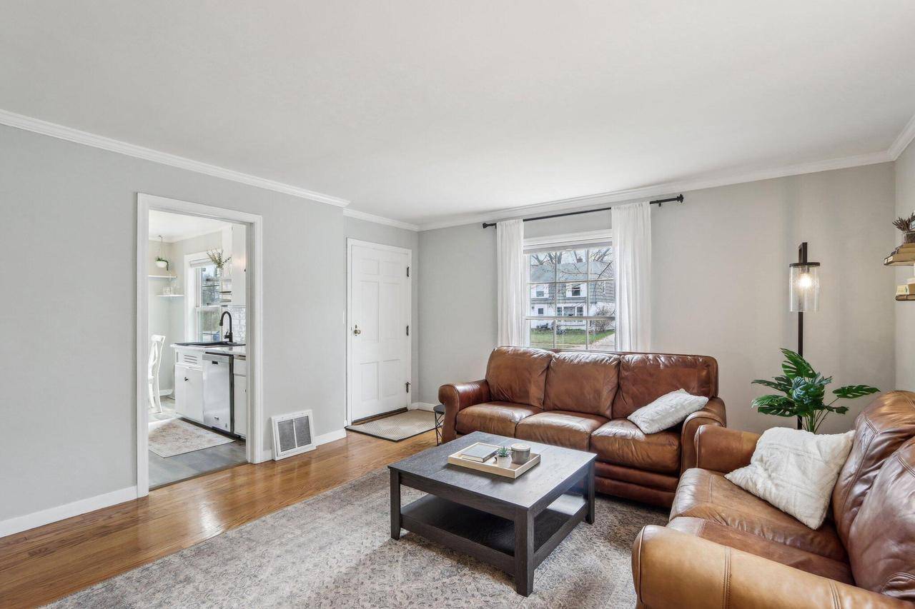 Whitefish Bay, WI 53211,4728 N Diversey BOULEVARD