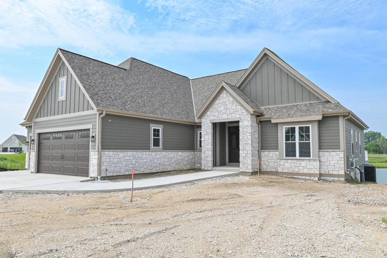 1618 White Deer TRAIL, Waukesha, WI 53189