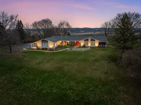 S32W27650 Dale View DRIVE,  Waukesha,  WI 53189