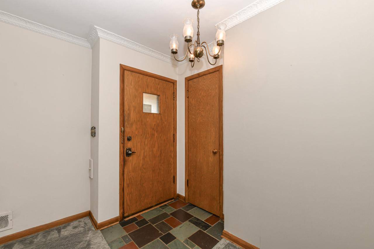 West Allis, WI 53219,2755 S 74th STREET