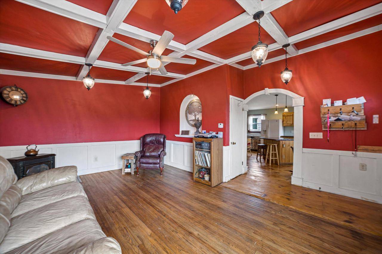 1200 E Moreland BOULEVARD, Waukesha, WI 53186