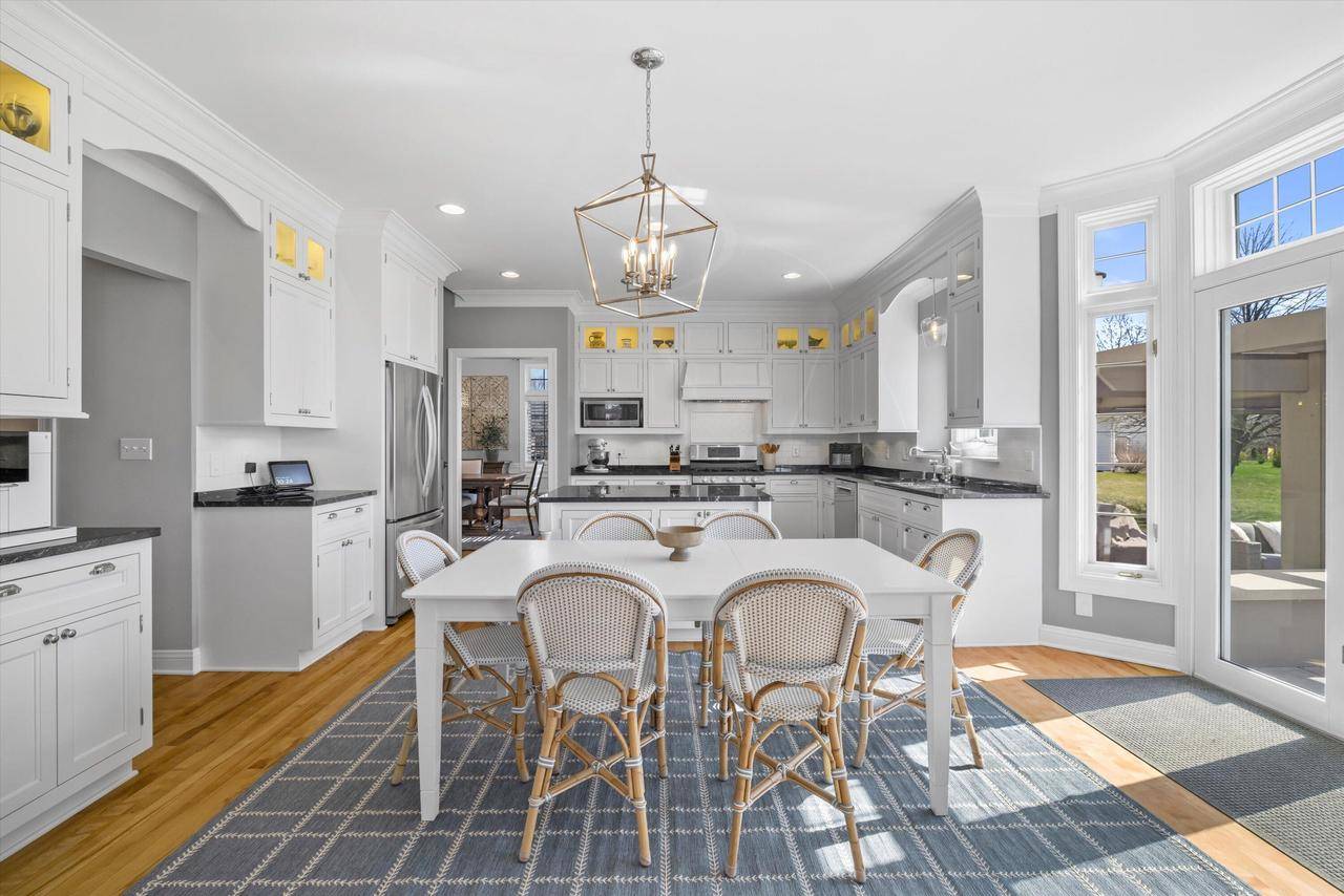 Mequon, WI 53097,8023 W Kensington DRIVE