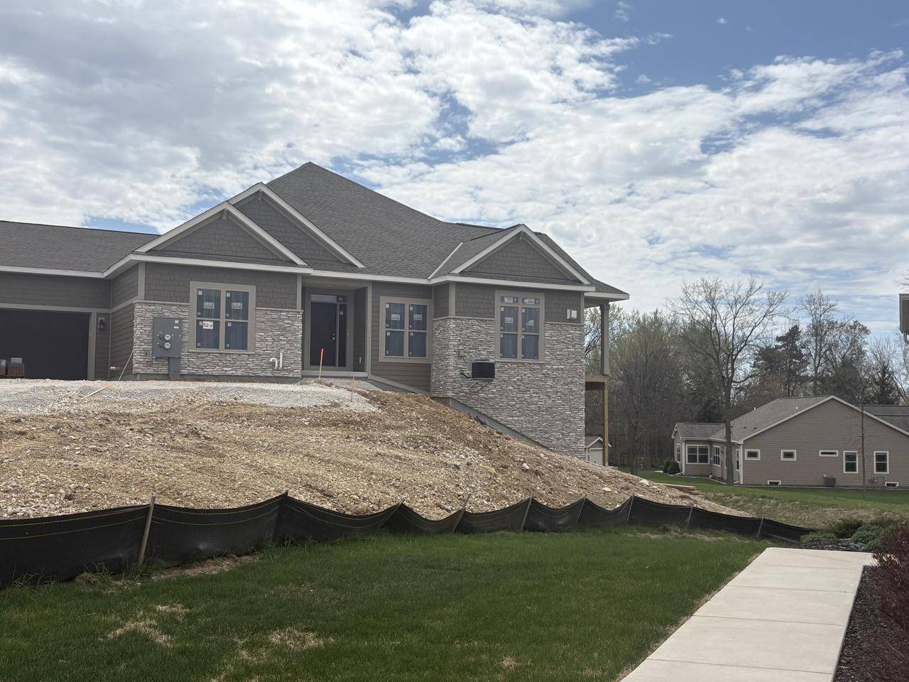 N28W25285 Madeline BOULEVARD #-A Bldg 14 Unit 52, Pewaukee, WI 53072
