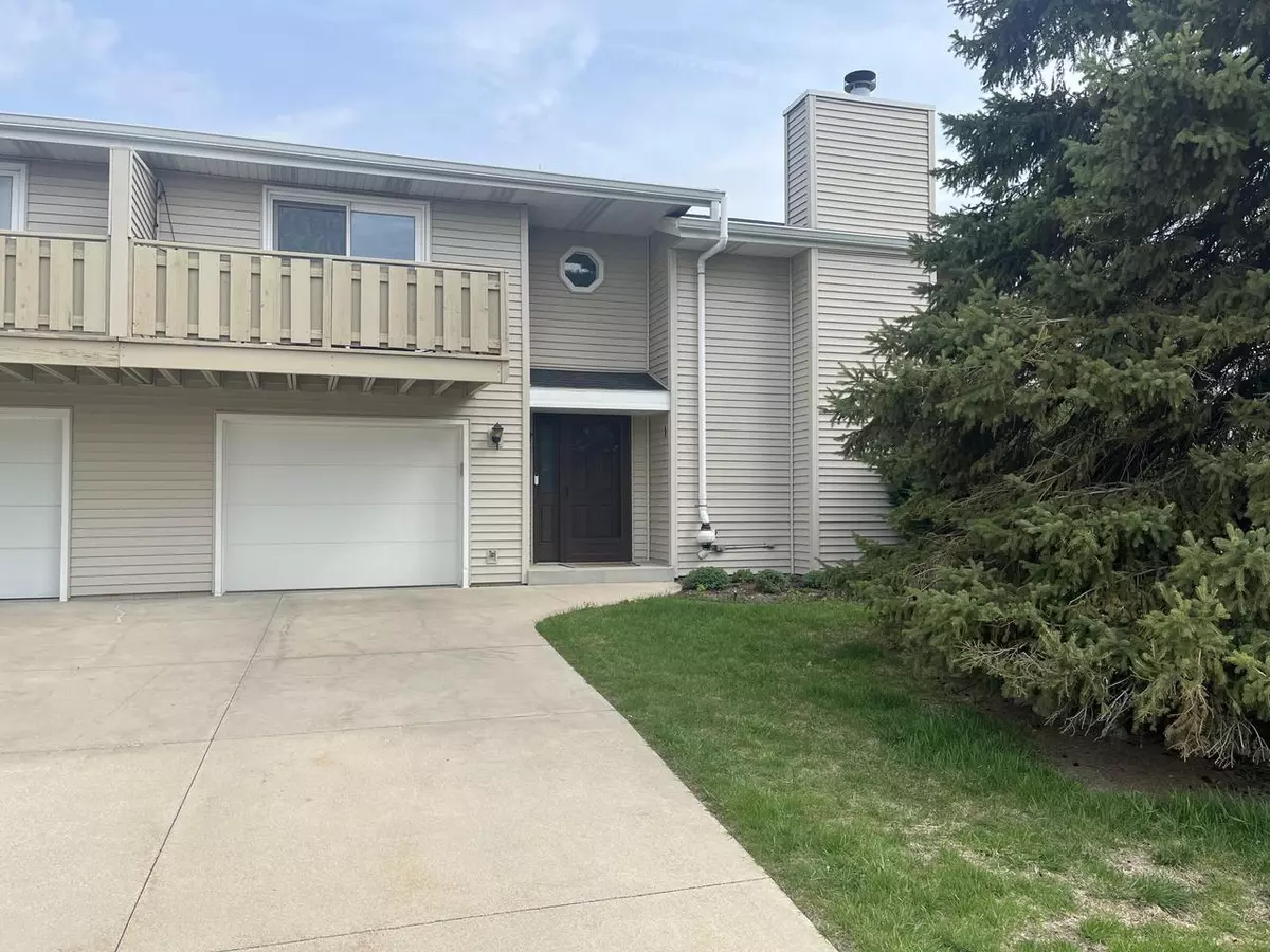 Oak Creek, WI 53154,2440 W Crabapple LANE #1