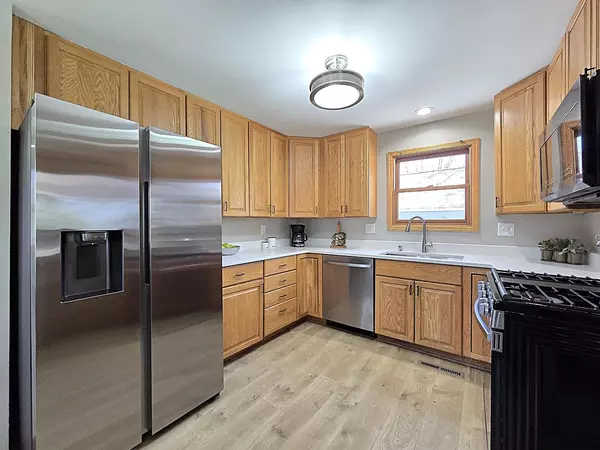 Pewaukee, WI 53072,N22W28832 Oak LANE