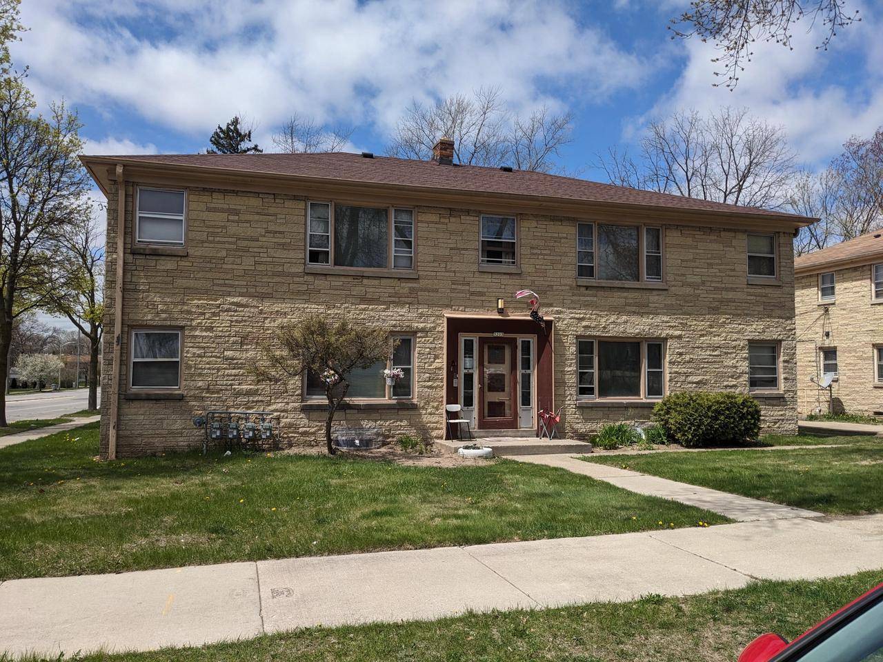 5205 N 55th STREET, Milwaukee, WI 53218