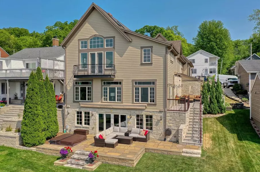 477 Park AVENUE, Pewaukee, WI 53072